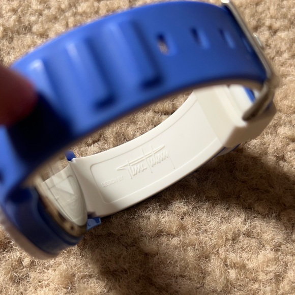 Pantone Ice Watch: 18-3949 Dazzling Blue - Picture 9 of 10